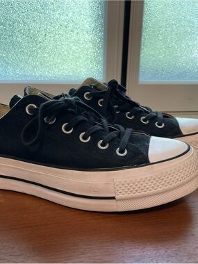 Black Low-Top platform Converse